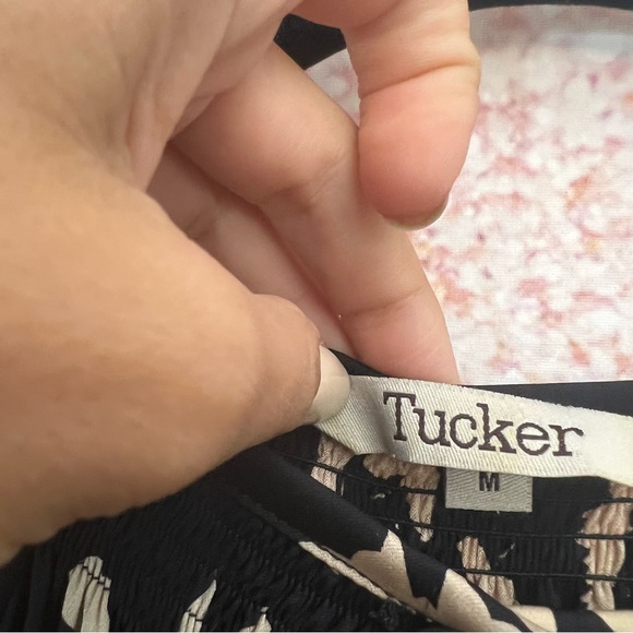 🦄SOLD🦄 Tucker The Classic Blouse in Butterflies, Silk - Picture 6 of 12